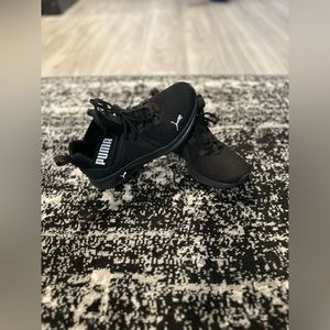 Woman’s Puma sneakers (8)